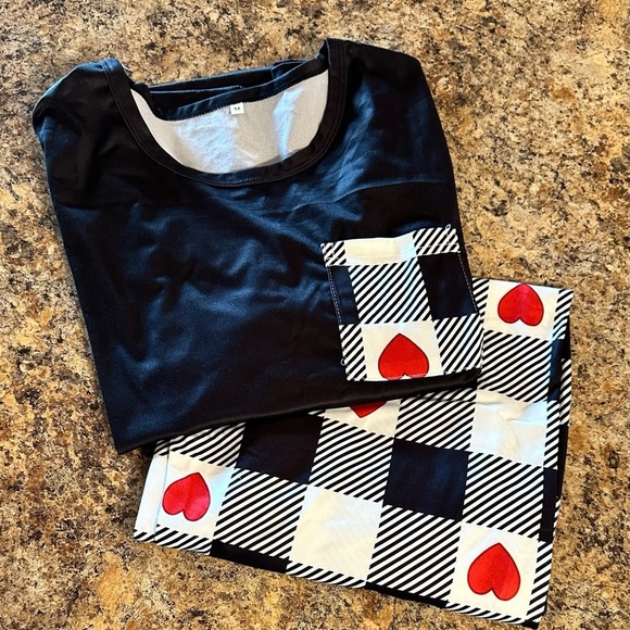 NWOT Black and White Checkered Pajama Set with Red Heart Accents Size Medium - Picture 14 of 15